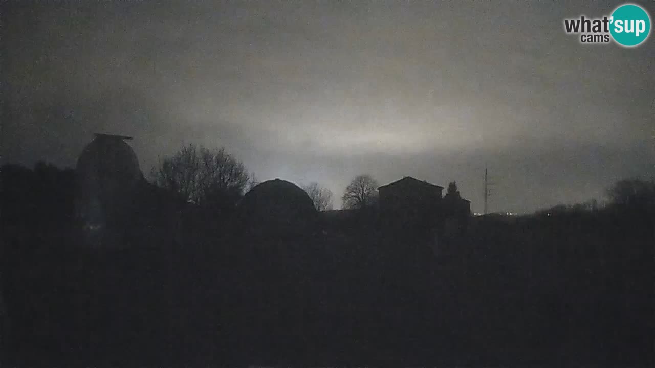 Višnjan-Observatorium Live Webcam – Explore the Sky, Asteroids, Comets, and Meteoroids