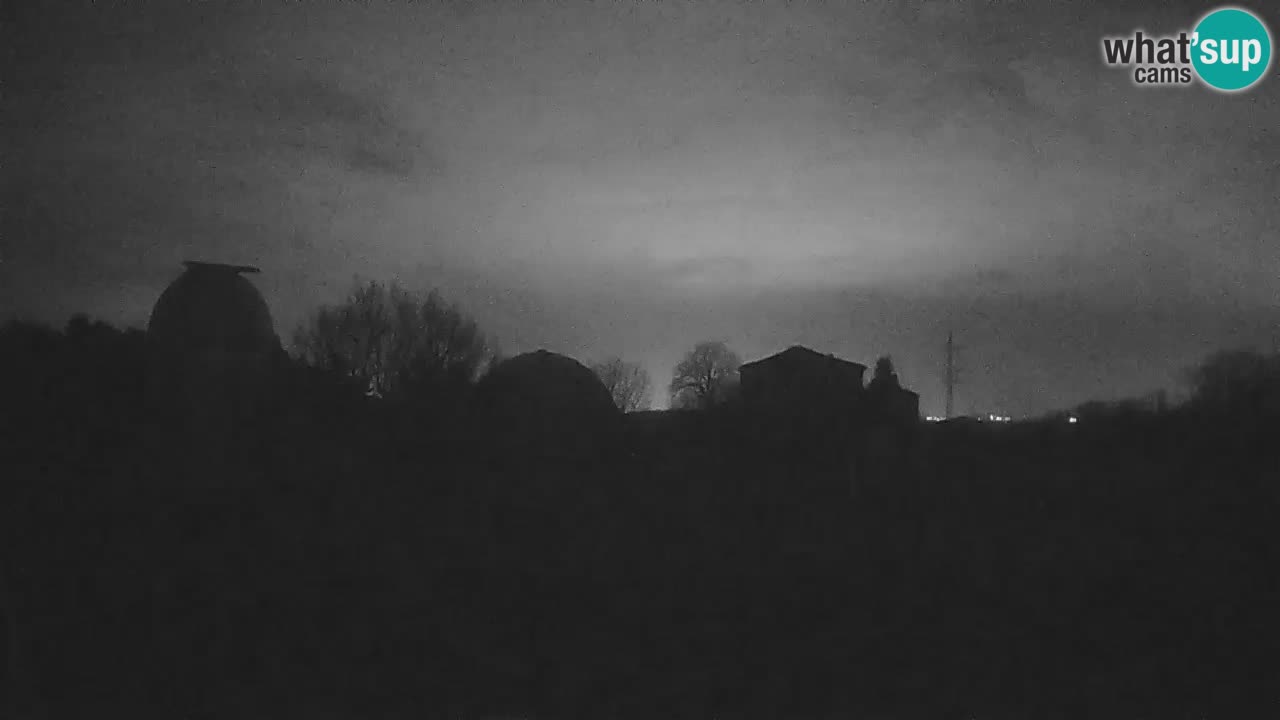 Webcam live dell’Osservatorio di  – Esplora il cielo, gli asteroidi, i comete e i meteoroidi.