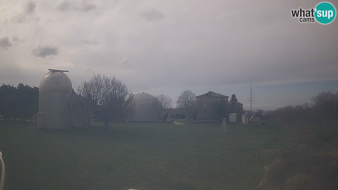 Webcam en direct de l’Observatoire de Višnjan – Explorez le ciel, les astéroïdes, les comètes et les météoroïdes