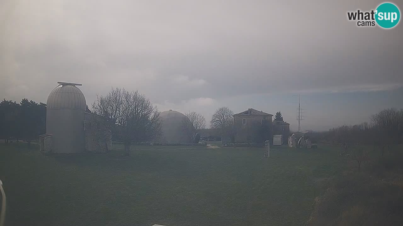 Webcam en direct de l’Observatoire de Višnjan – Explorez le ciel, les astéroïdes, les comètes et les météoroïdes