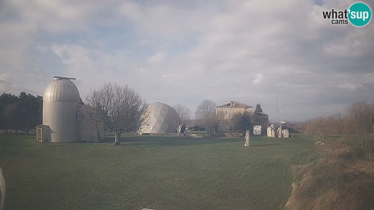 Višnjan-Observatorium Live Webcam – Explore the Sky, Asteroids, Comets, and Meteoroids