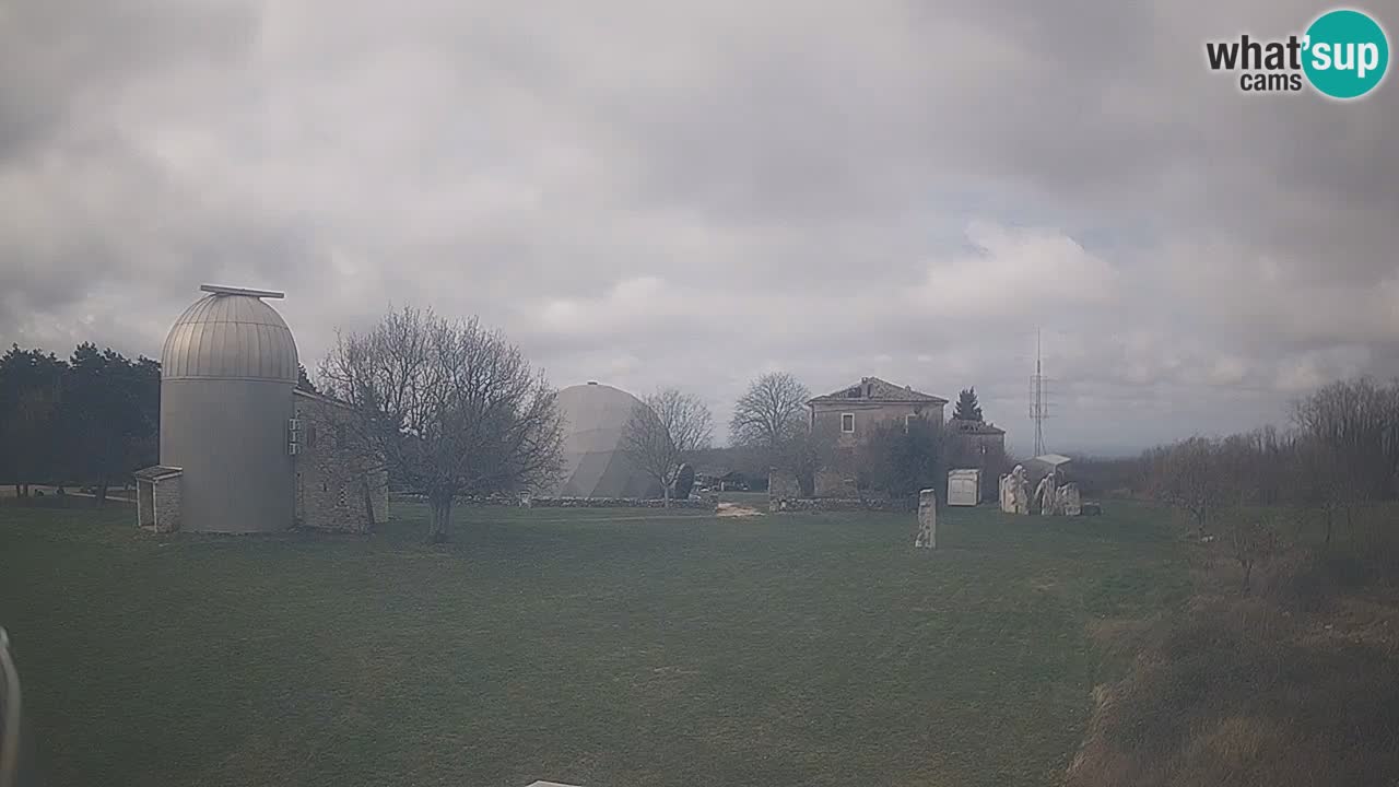 Webcam live dell’Osservatorio di  – Esplora il cielo, gli asteroidi, i comete e i meteoroidi.
