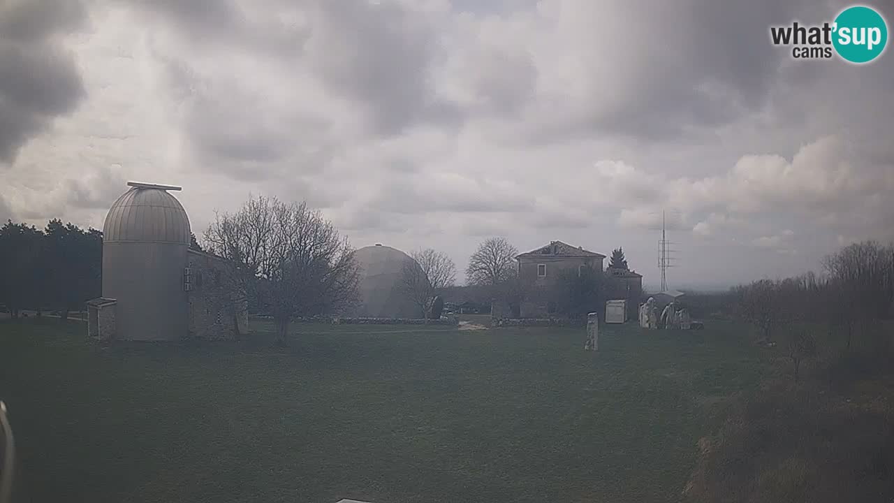 Webcam live dell’Osservatorio di  – Esplora il cielo, gli asteroidi, i comete e i meteoroidi.