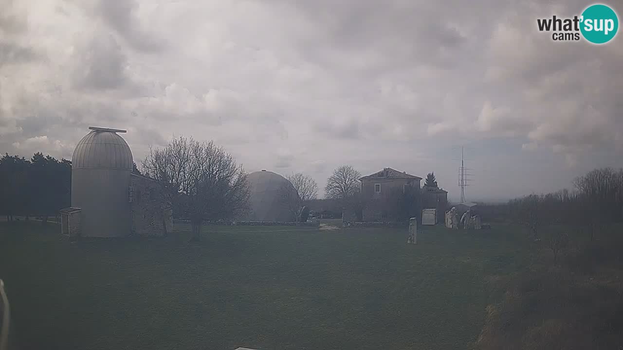Webcam live dell’Osservatorio di  – Esplora il cielo, gli asteroidi, i comete e i meteoroidi.