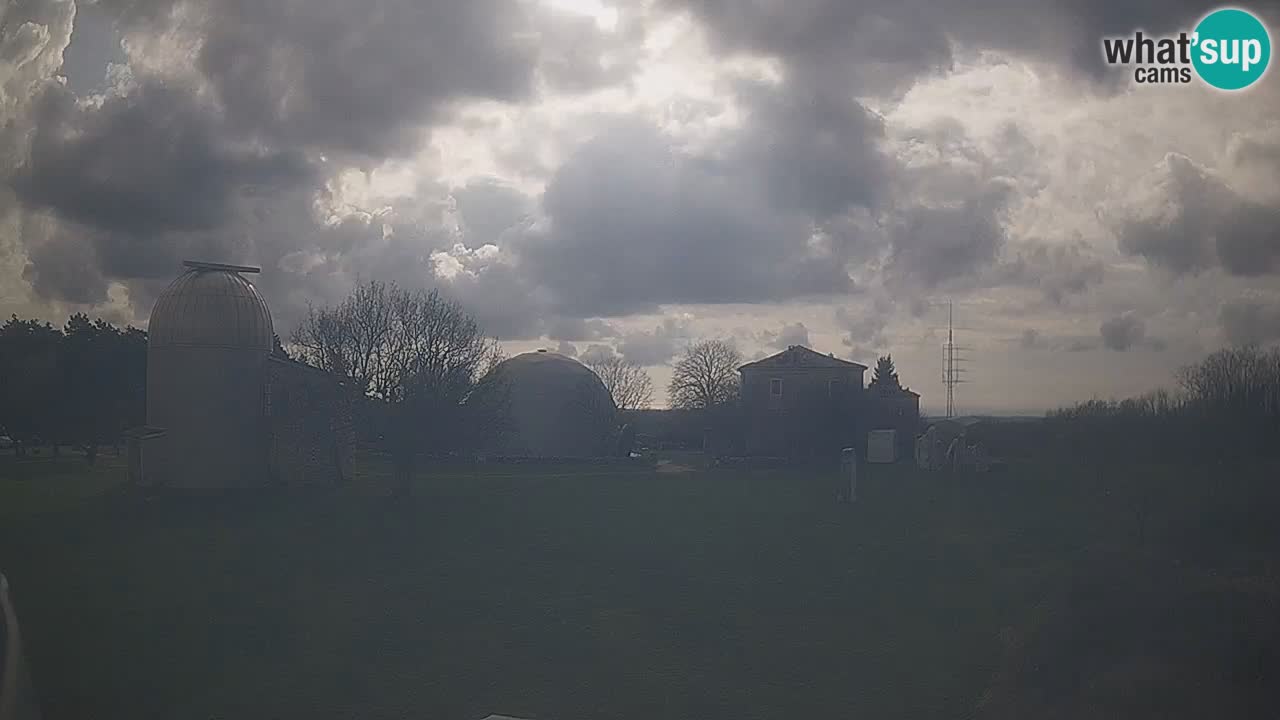 Webcam live dell’Osservatorio di  – Esplora il cielo, gli asteroidi, i comete e i meteoroidi.