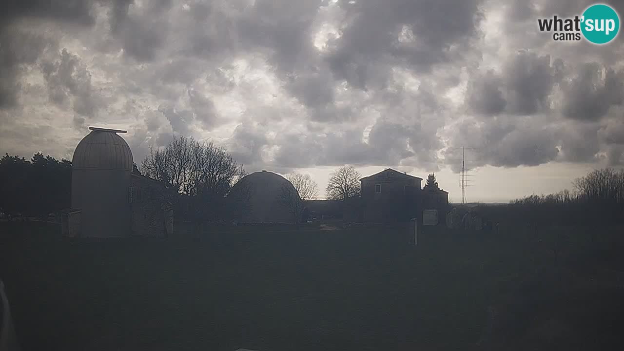 Webcam en direct de l&rsquo;Observatoire de Višnjan – Explorez le ciel, les astéroïdes, les comètes et les météoroïdes