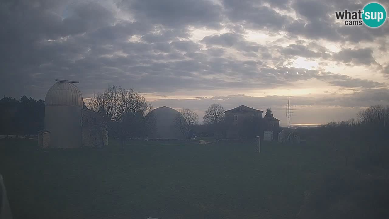 Webcam en direct de l&rsquo;Observatoire de Višnjan – Explorez le ciel, les astéroïdes, les comètes et les météoroïdes