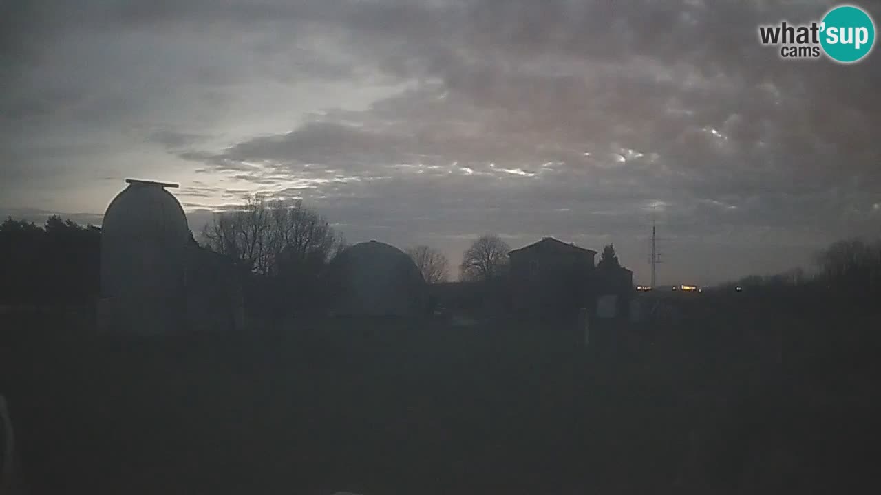 Webcam en direct de l&rsquo;Observatoire de Višnjan – Explorez le ciel, les astéroïdes, les comètes et les météoroïdes