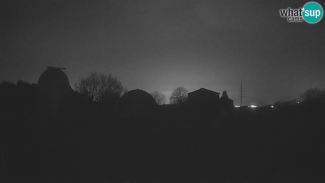 Webcam live dell’Osservatorio di – Esplora il cielo, gli asteroidi, i comete e i meteoroidi.