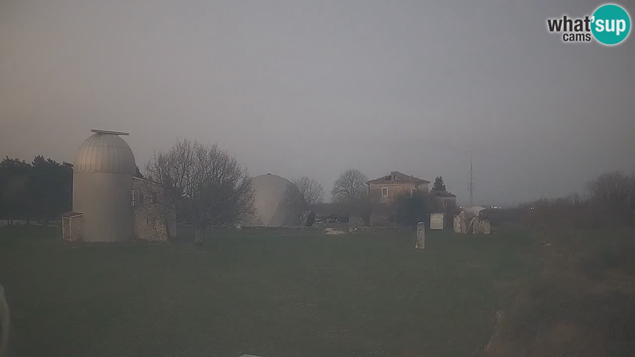 Webcam live dell’Osservatorio di – Esplora il cielo, gli asteroidi, i comete e i meteoroidi.