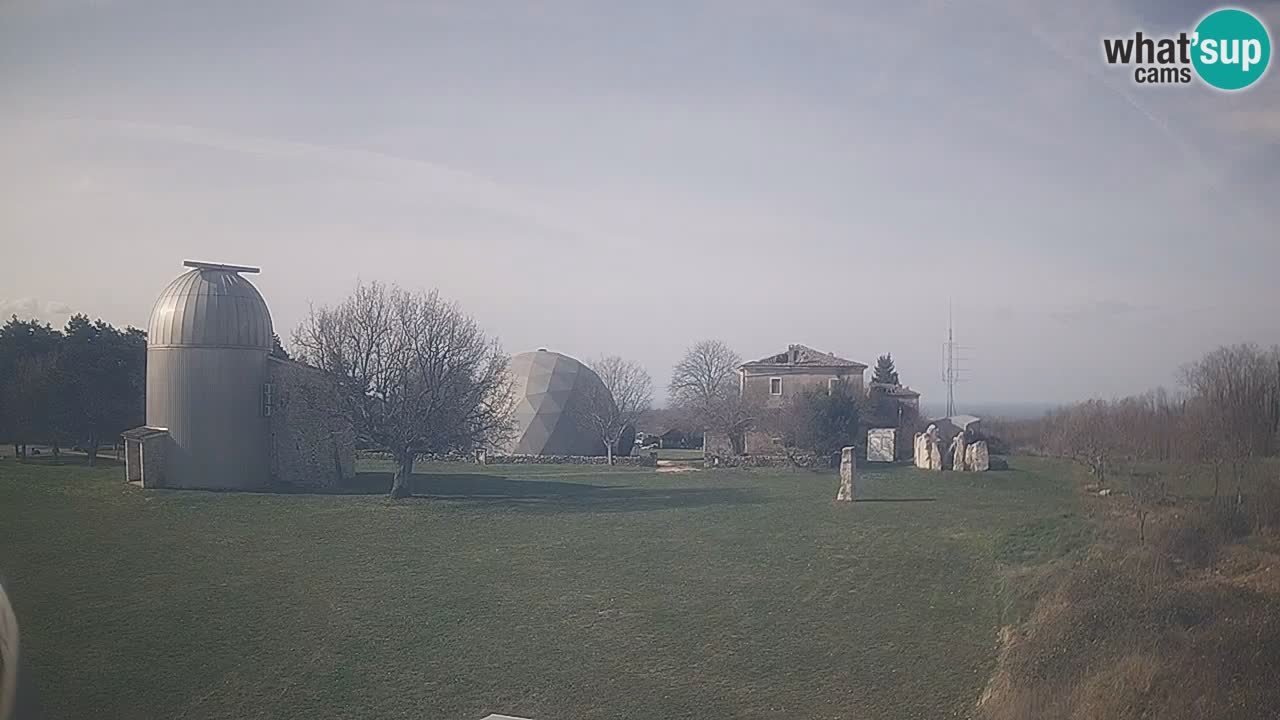 Webcam live dell’Osservatorio di – Esplora il cielo, gli asteroidi, i comete e i meteoroidi.