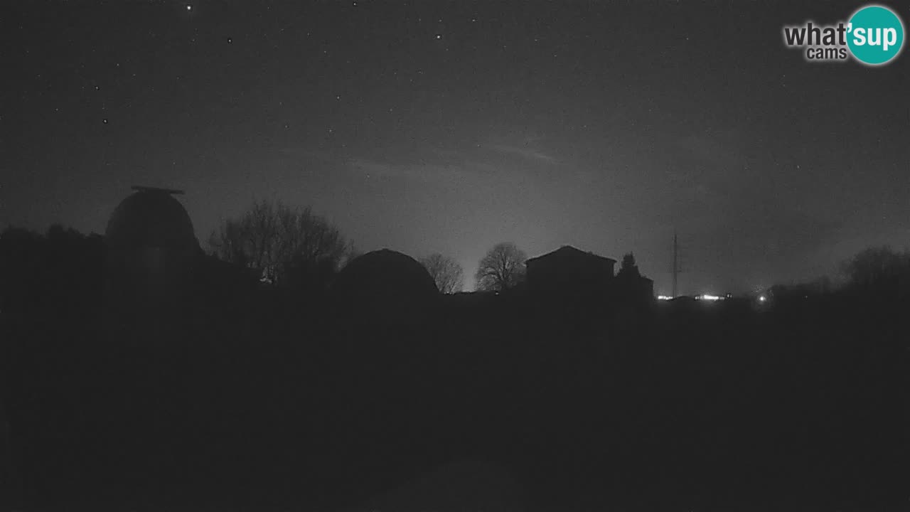 Webcam live dell’Osservatorio di  – Esplora il cielo, gli asteroidi, i comete e i meteoroidi.