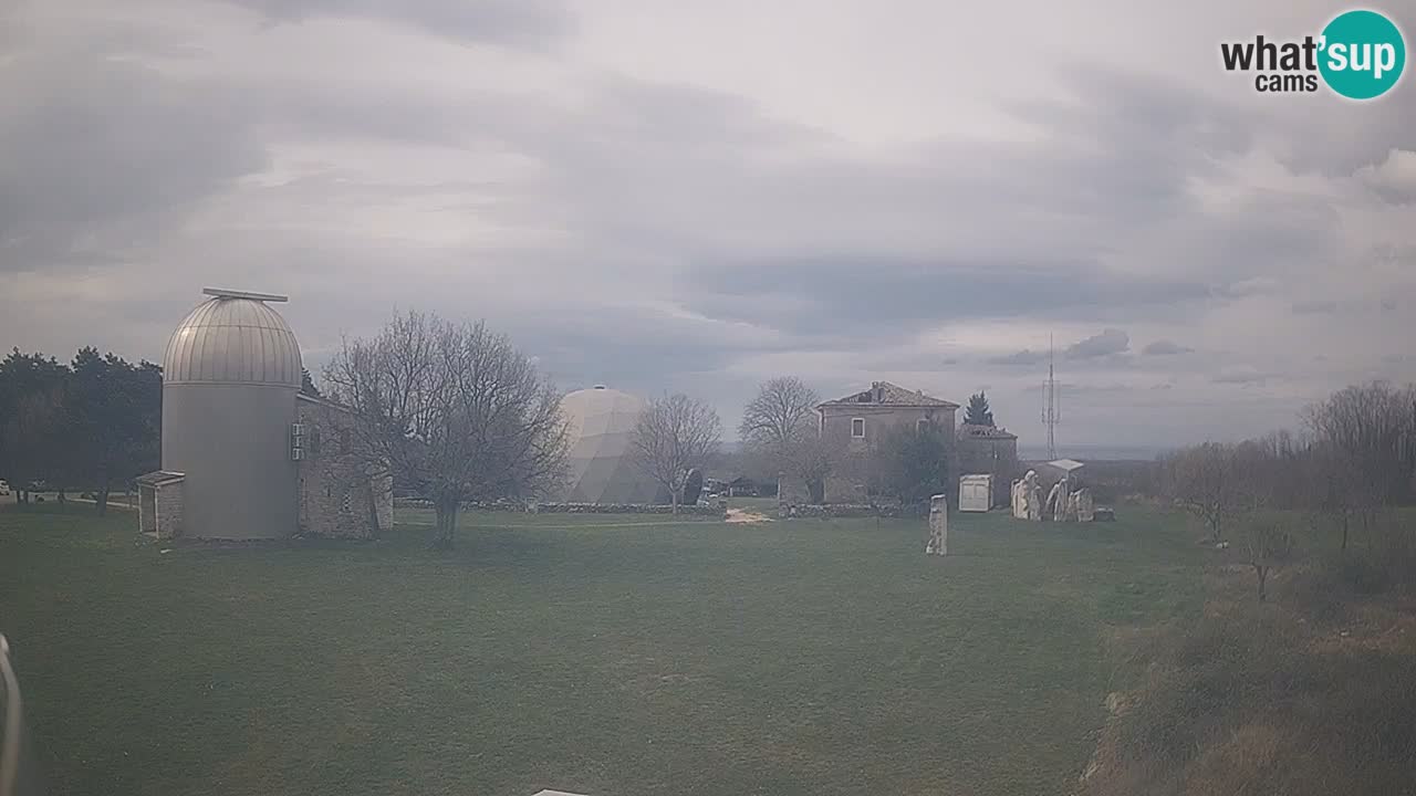 Višnjan-Observatorium Live Webcam – Explore the Sky, Asteroids, Comets, and Meteoroids