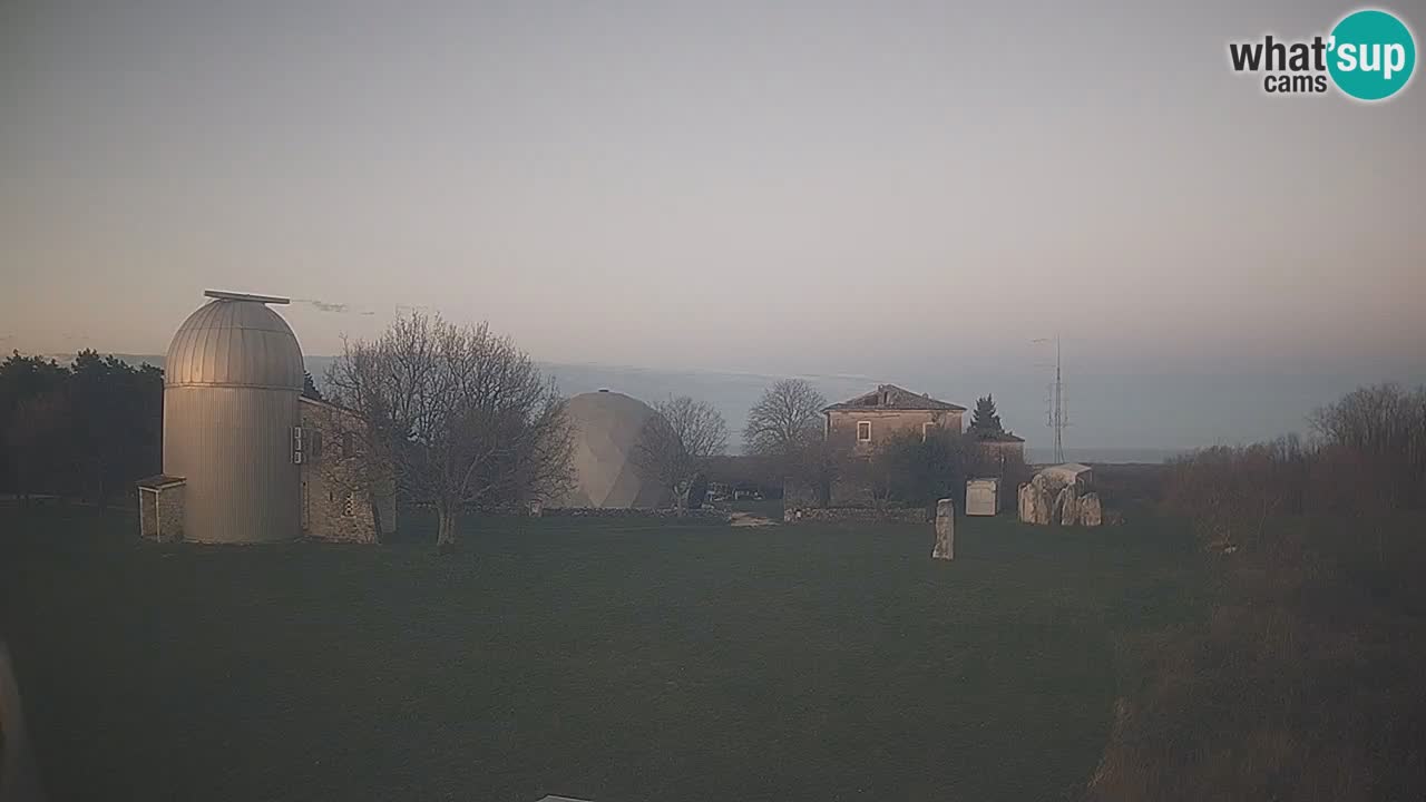 Observatorij Višnjan spletna kamera – Odkrivajte nebo, asteroide, komete in meteorite