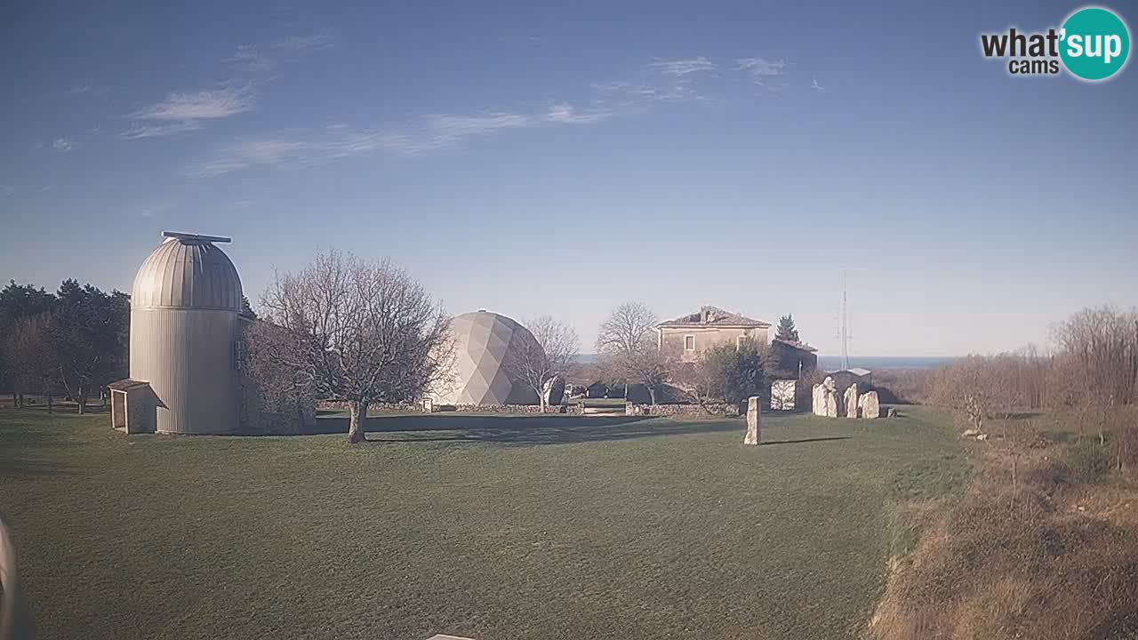 Webcam en direct de l’Observatoire de Višnjan – Explorez le ciel, les astéroïdes, les comètes et les météoroïdes