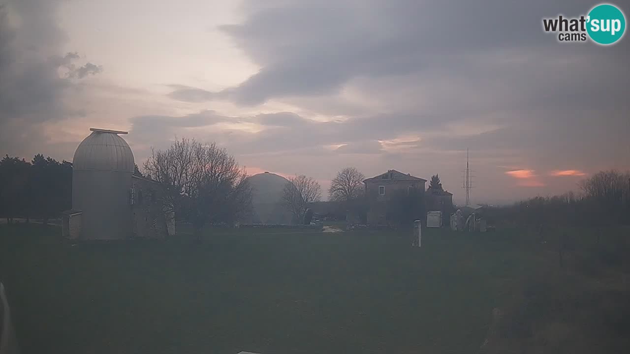 Višnjan-Observatorium Live Webcam – Explore the Sky, Asteroids, Comets, and Meteoroids