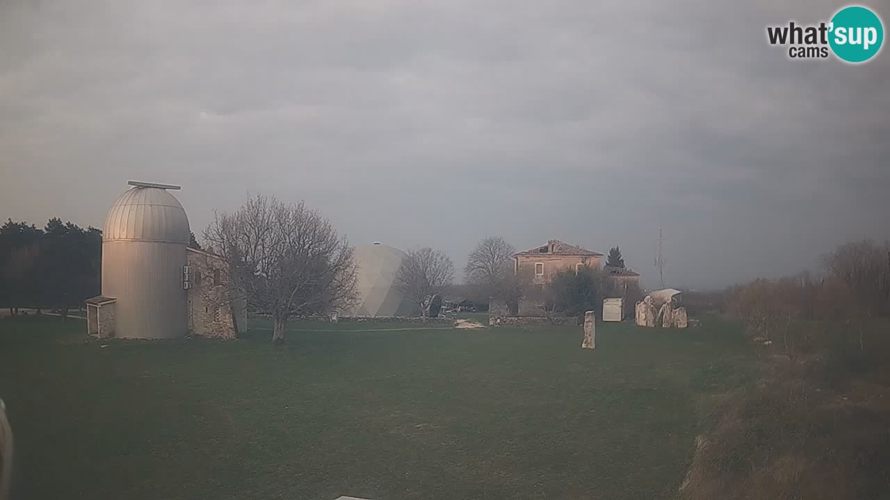 Webcam en direct de l’Observatoire de Višnjan – Explorez le ciel, les astéroïdes, les comètes et les météoroïdes