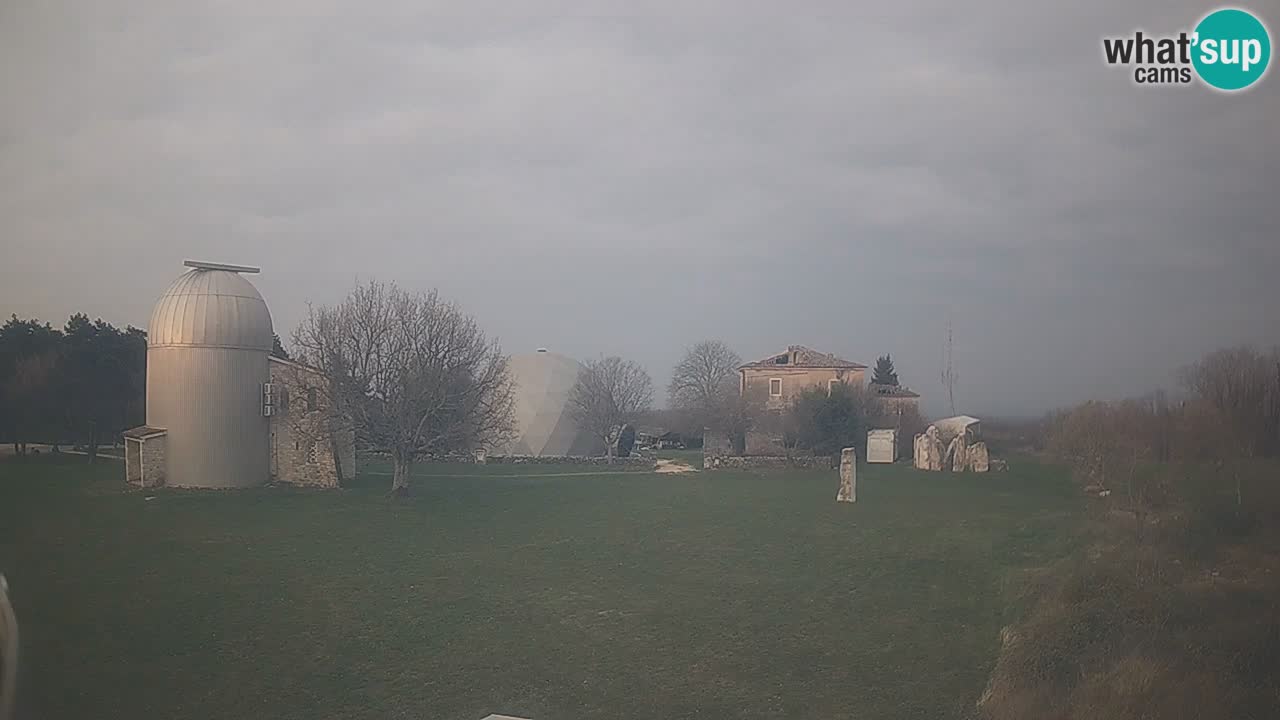 Webcam en direct de l’Observatoire de Višnjan – Explorez le ciel, les astéroïdes, les comètes et les météoroïdes