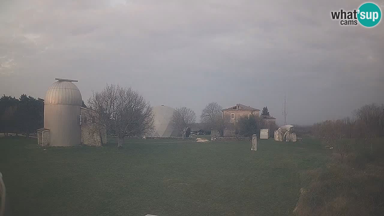 Višnjan-Observatorium Live Webcam – Explore the Sky, Asteroids, Comets, and Meteoroids