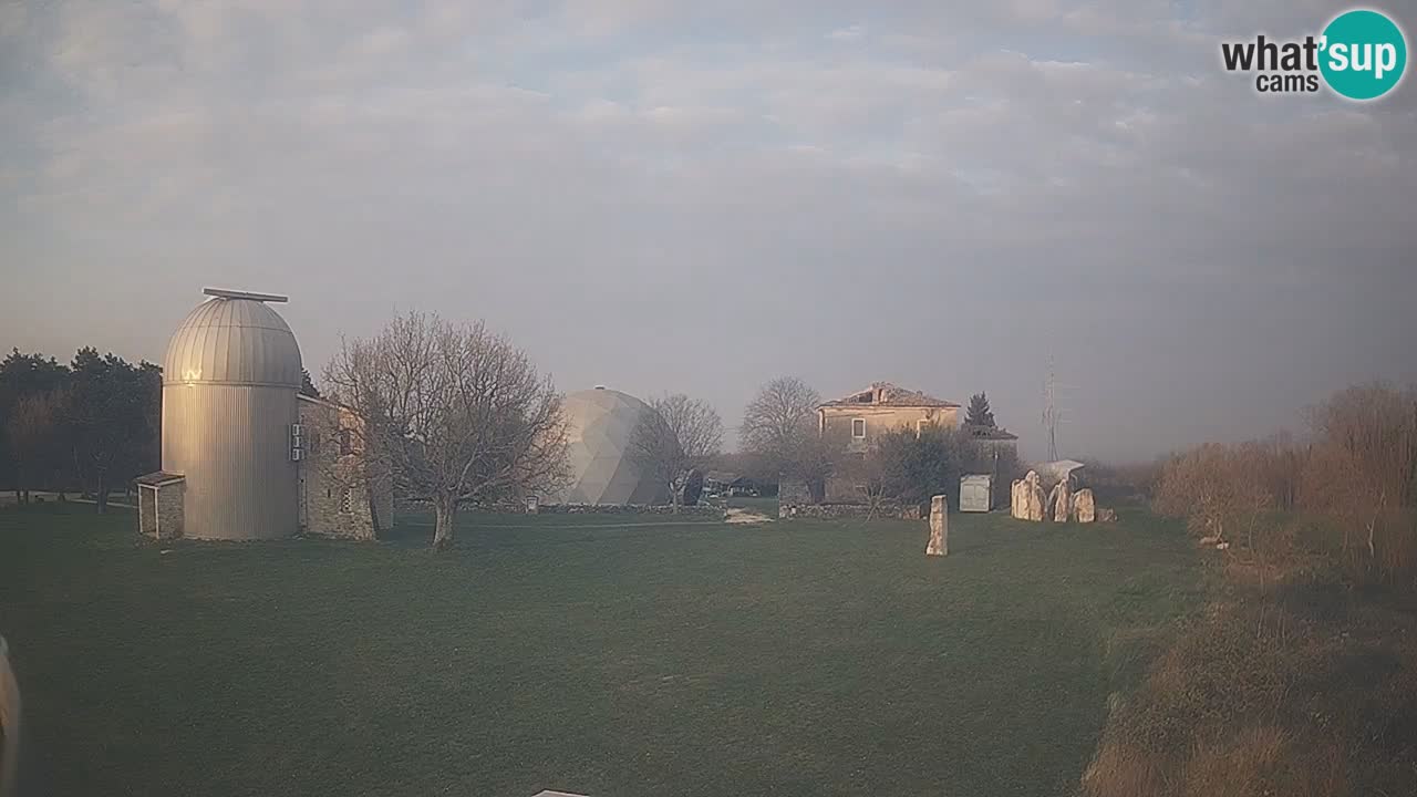 Višnjan-Observatorium Live Webcam – Explore the Sky, Asteroids, Comets, and Meteoroids