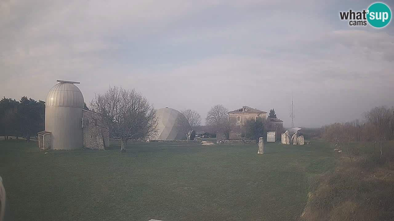 Webcam live dell’Osservatorio di – Esplora il cielo, gli asteroidi, i comete e i meteoroidi.