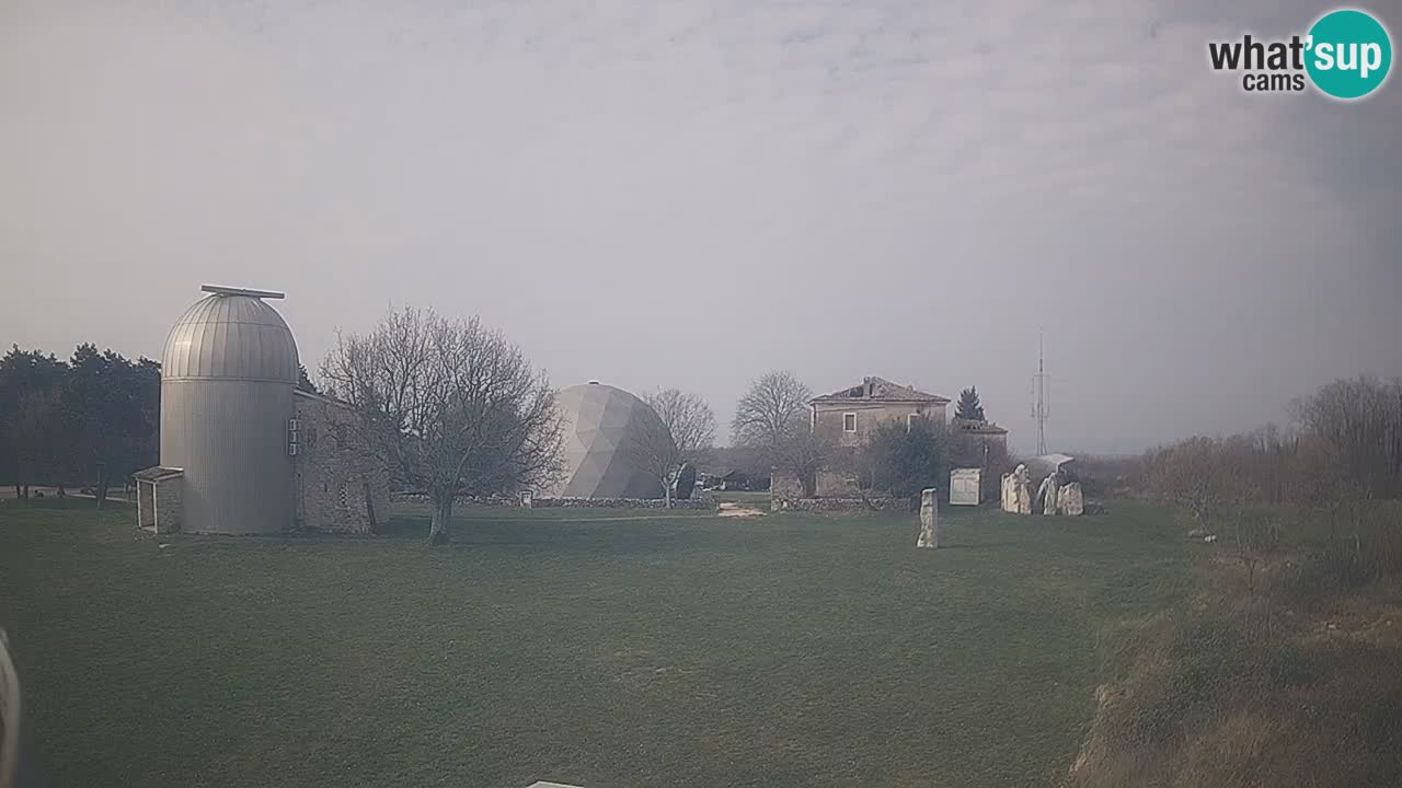 Webcam live dell’Osservatorio di  – Esplora il cielo, gli asteroidi, i comete e i meteoroidi.