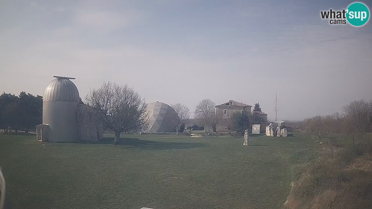 Webcam live dell’Osservatorio di  – Esplora il cielo, gli asteroidi, i comete e i meteoroidi.