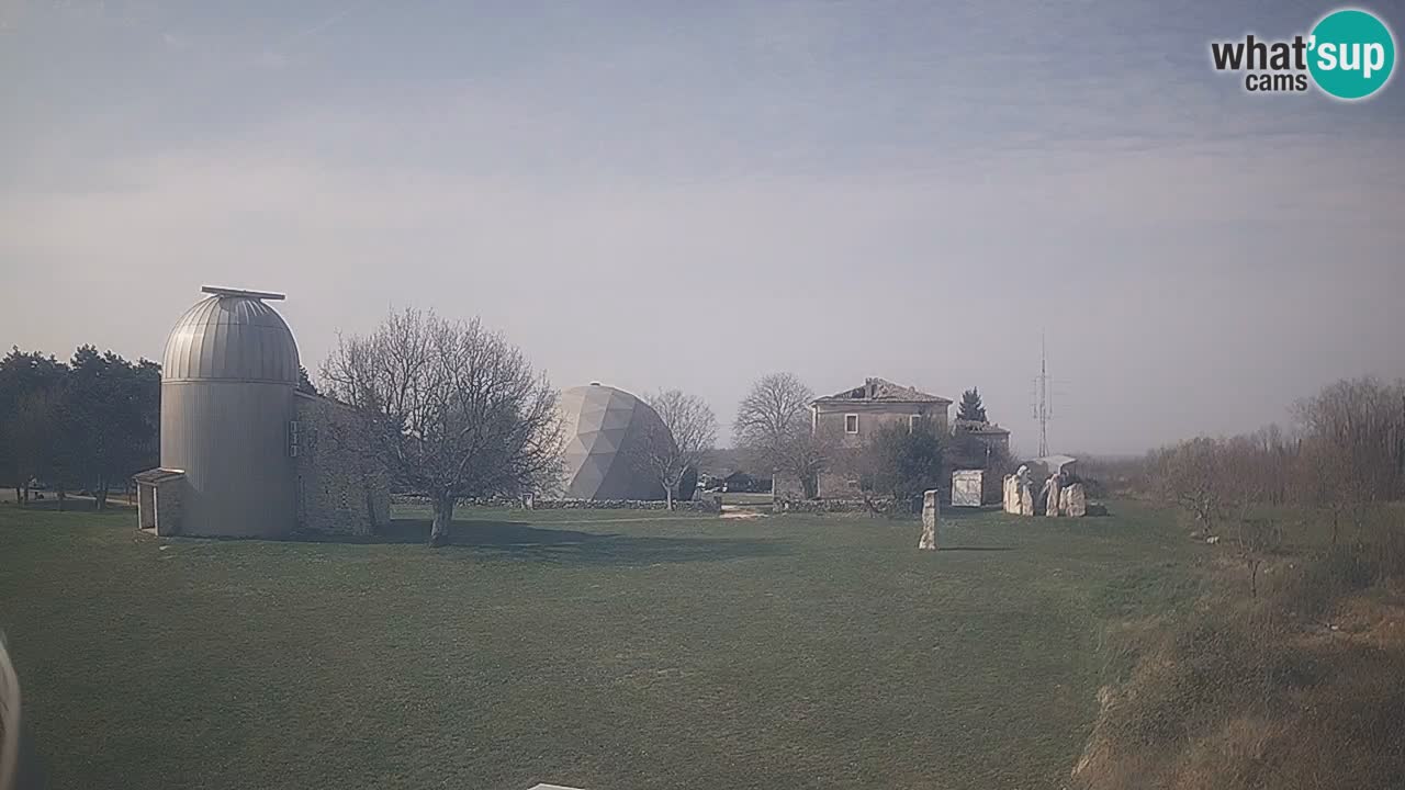 Webcam live dell’Osservatorio di  – Esplora il cielo, gli asteroidi, i comete e i meteoroidi.