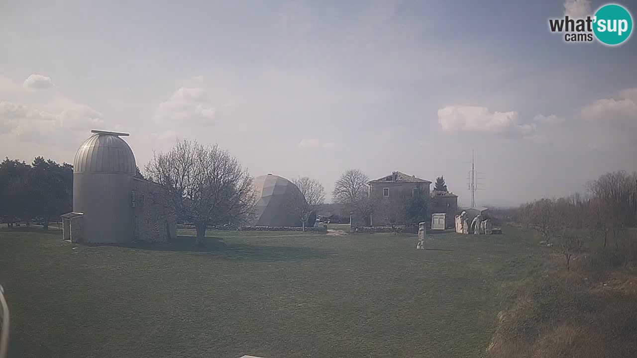 Webcam live dell’Osservatorio di – Esplora il cielo, gli asteroidi, i comete e i meteoroidi.