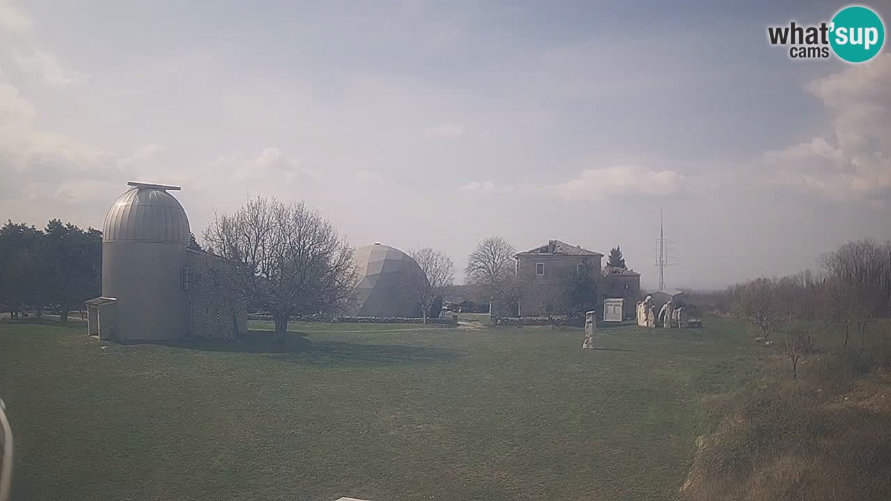 Webcam en direct de l’Observatoire de Višnjan – Explorez le ciel, les astéroïdes, les comètes et les météoroïdes