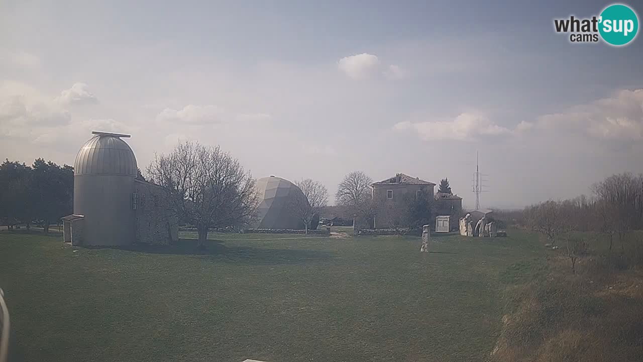 Webcam live dell’Osservatorio di – Esplora il cielo, gli asteroidi, i comete e i meteoroidi.