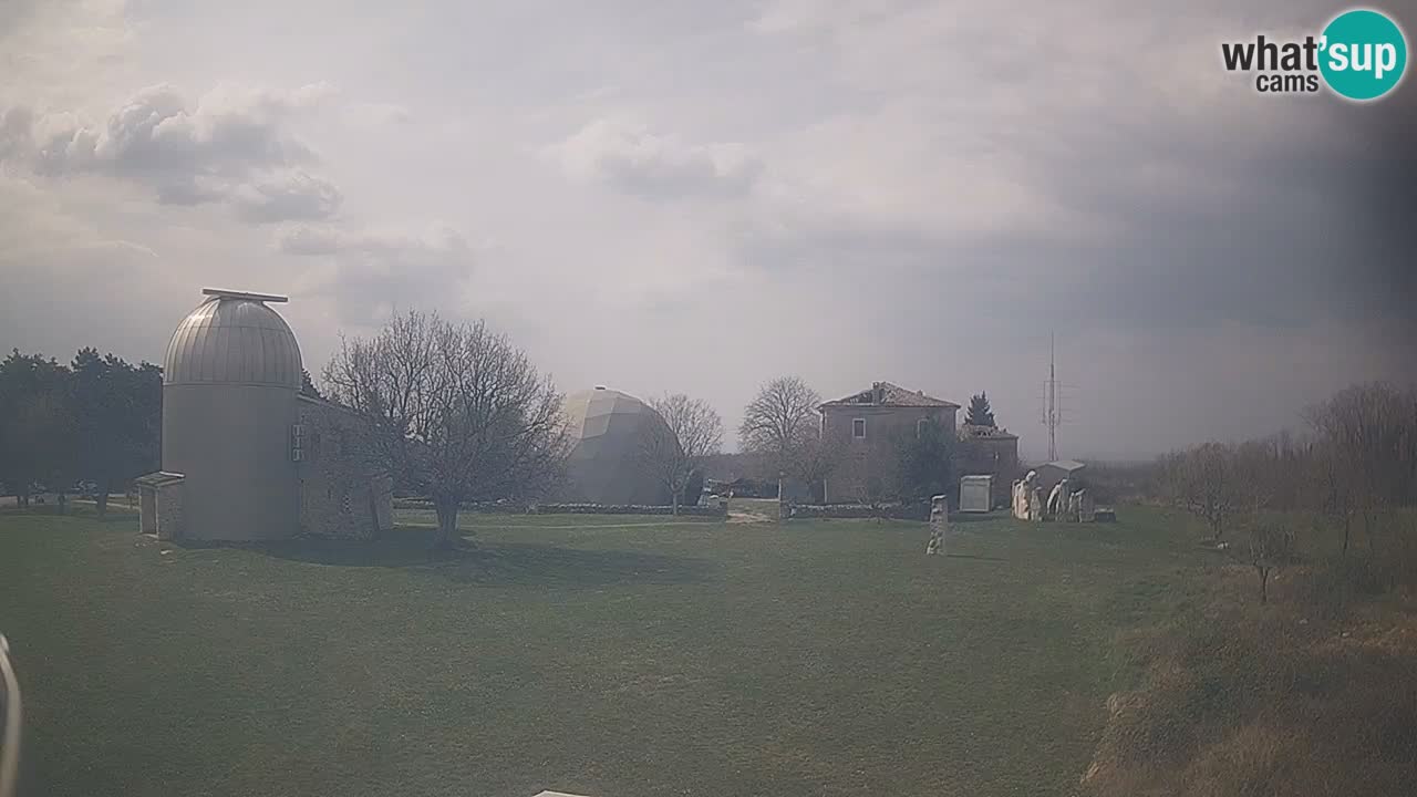 Webcam live dell’Osservatorio di  – Esplora il cielo, gli asteroidi, i comete e i meteoroidi.