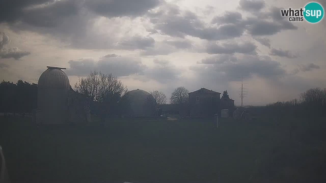 Webcam live dell’Osservatorio di  – Esplora il cielo, gli asteroidi, i comete e i meteoroidi.