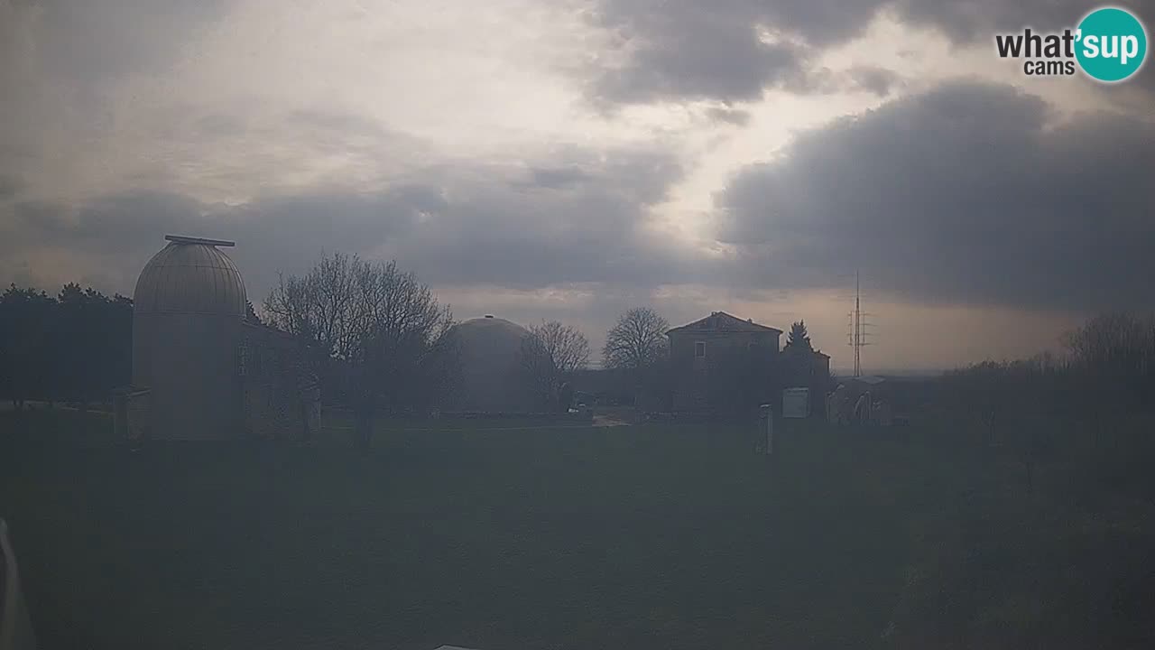 Webcam en direct de l’Observatoire de Višnjan – Explorez le ciel, les astéroïdes, les comètes et les météoroïdes