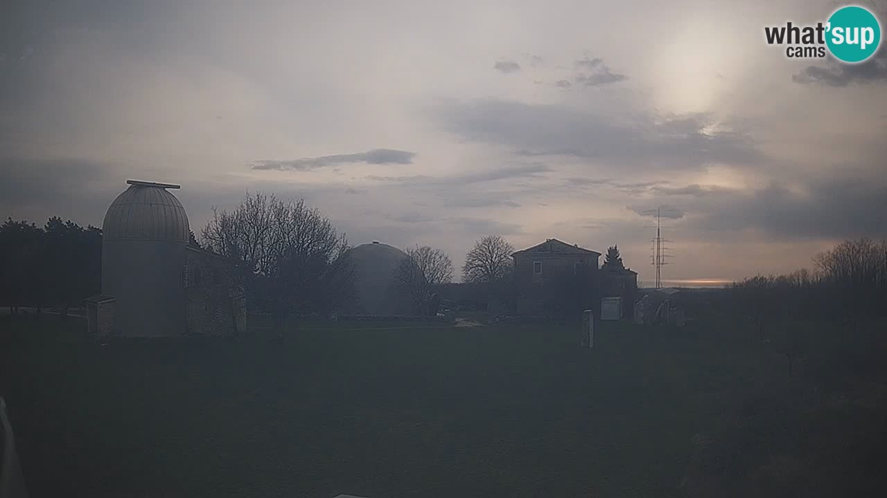 Webcam en direct de l’Observatoire de Višnjan – Explorez le ciel, les astéroïdes, les comètes et les météoroïdes