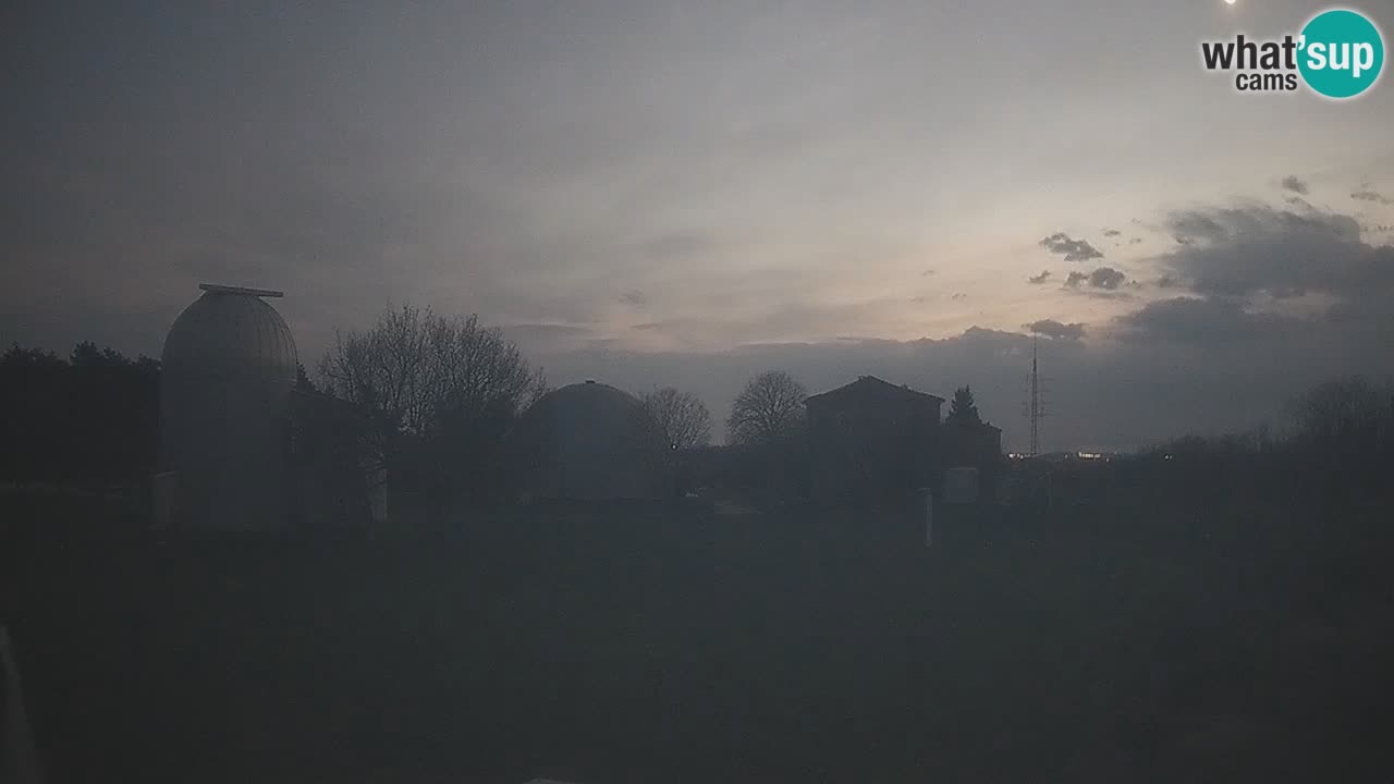 Webcam live dell’Osservatorio di  – Esplora il cielo, gli asteroidi, i comete e i meteoroidi.