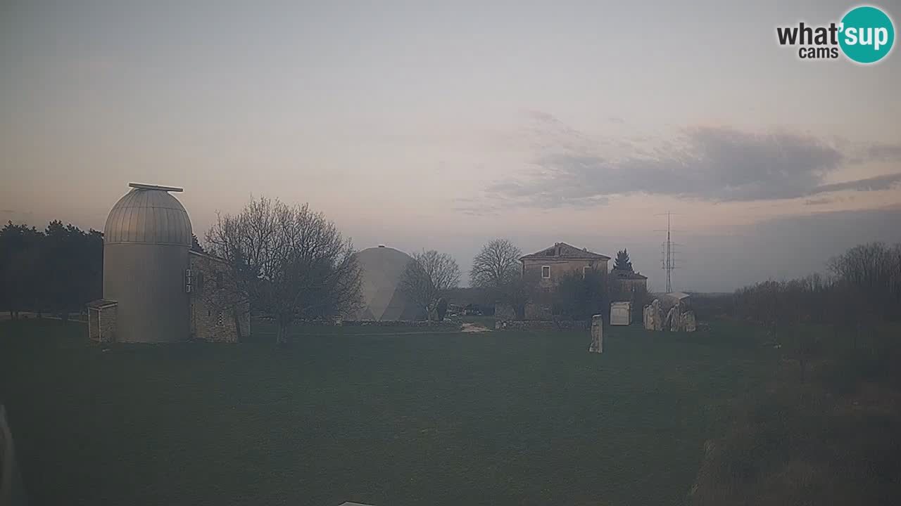 Višnjan-Observatorium Live Webcam – Explore the Sky, Asteroids, Comets, and Meteoroids