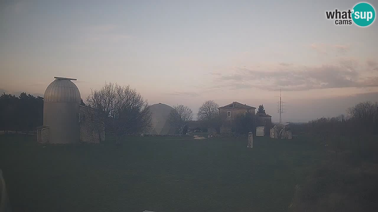 Višnjan-Observatorium Live Webcam – Explore the Sky, Asteroids, Comets, and Meteoroids