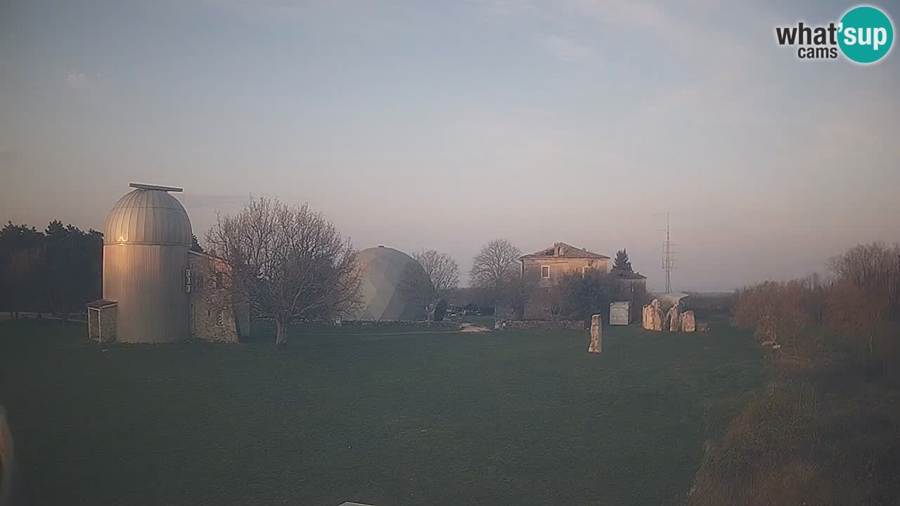 Višnjan-Observatorium Live Webcam – Explore the Sky, Asteroids, Comets, and Meteoroids