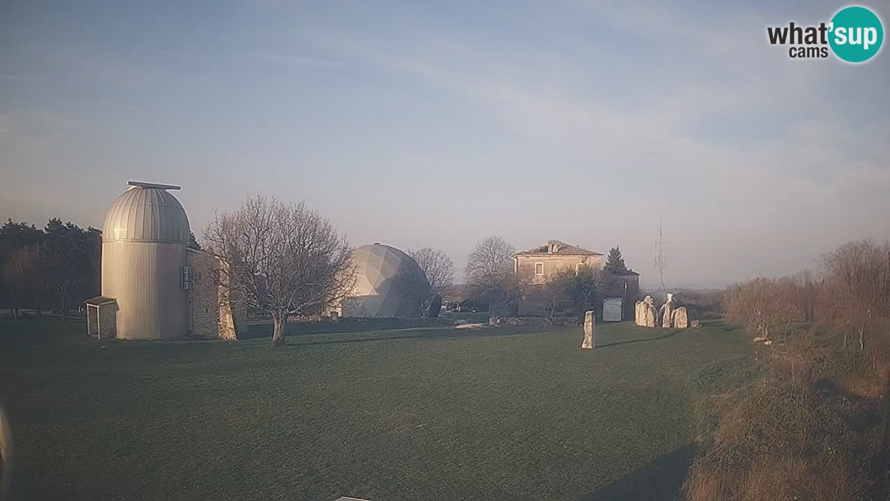 Cámara web en vivo del Observatorio de Višnjan: explora el cielo, los asteroides, cometas y meteoroides