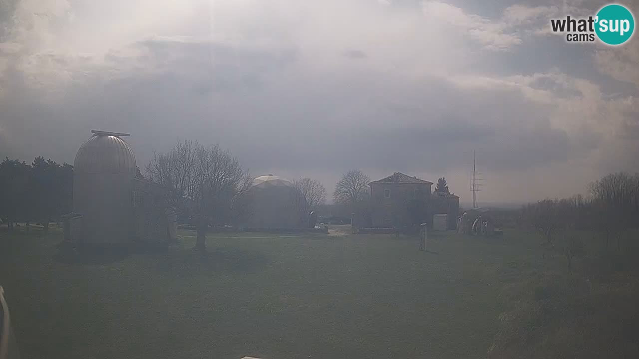 Webcam live dell’Osservatorio di – Esplora il cielo, gli asteroidi, i comete e i meteoroidi.