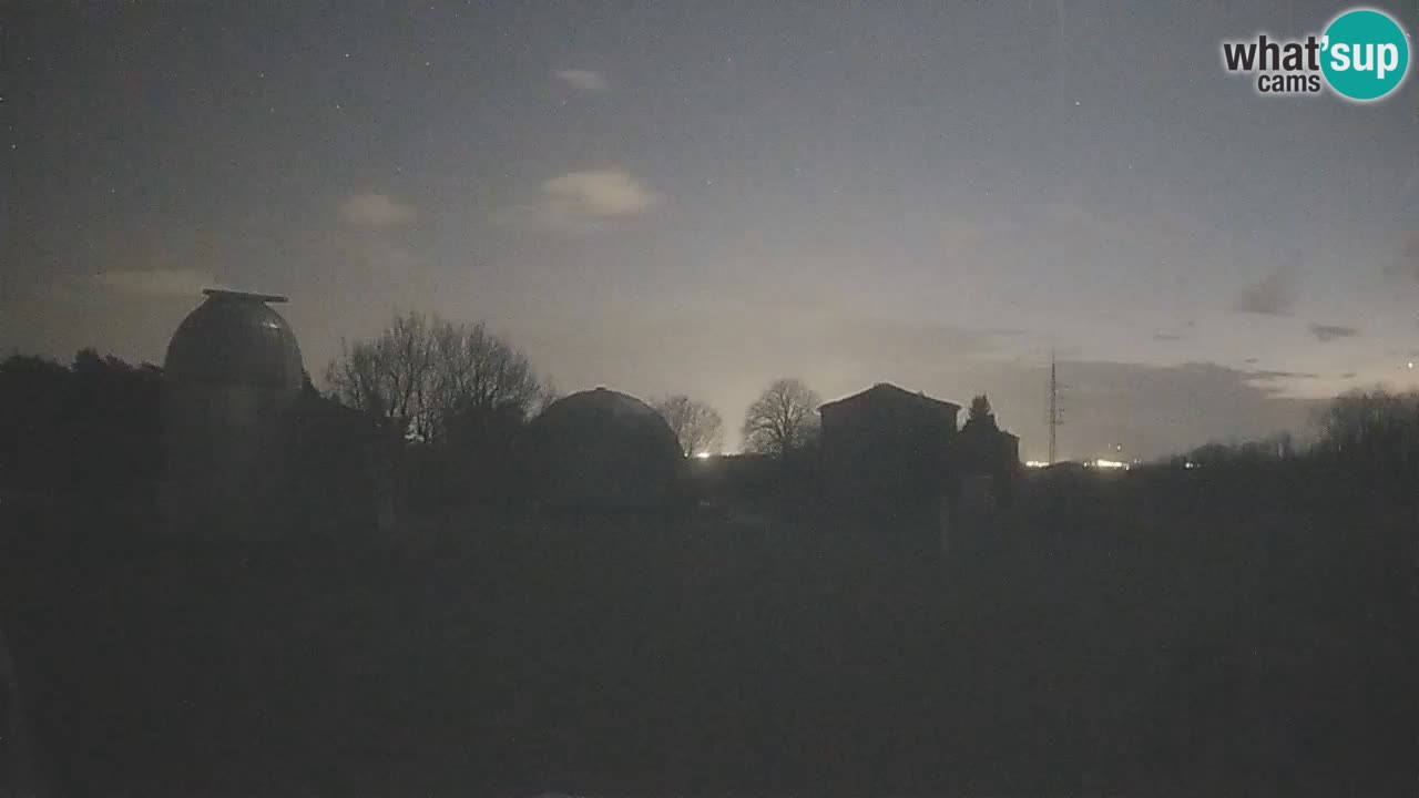 Webcam live dell’Osservatorio di  – Esplora il cielo, gli asteroidi, i comete e i meteoroidi.