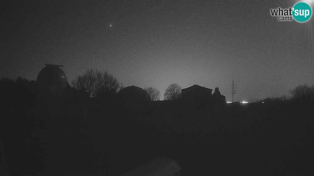 Webcam live dell’Osservatorio di  – Esplora il cielo, gli asteroidi, i comete e i meteoroidi.