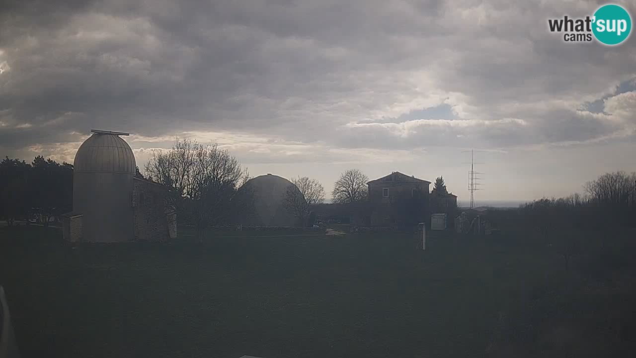 Webcam en direct de l’Observatoire de Višnjan – Explorez le ciel, les astéroïdes, les comètes et les météoroïdes