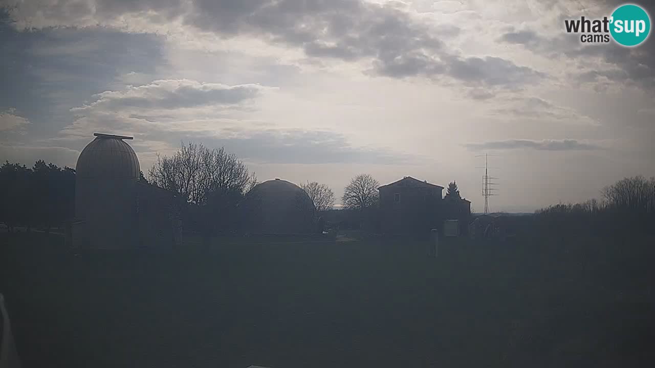 Webcam en direct de l’Observatoire de Višnjan – Explorez le ciel, les astéroïdes, les comètes et les météoroïdes