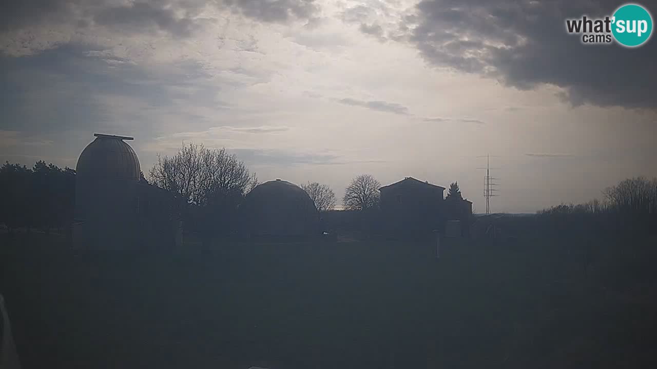 Webcam live dell’Osservatorio di  – Esplora il cielo, gli asteroidi, i comete e i meteoroidi.