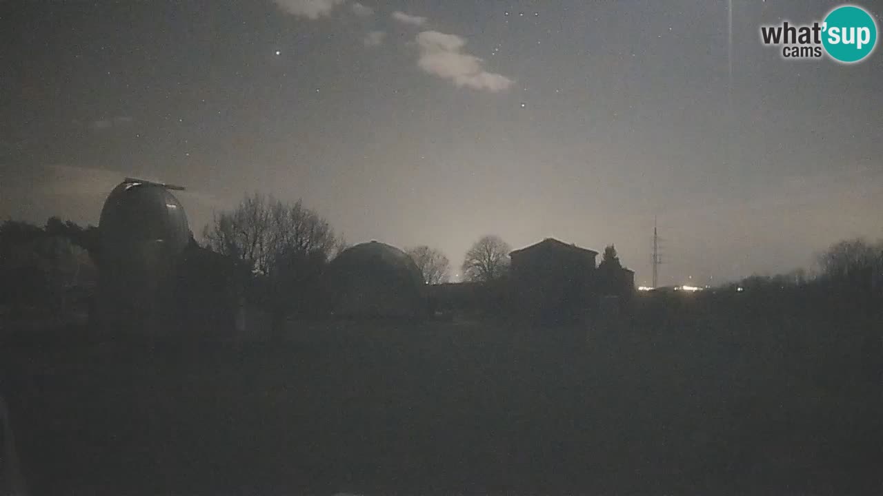 Webcam live dell’Osservatorio di  – Esplora il cielo, gli asteroidi, i comete e i meteoroidi.