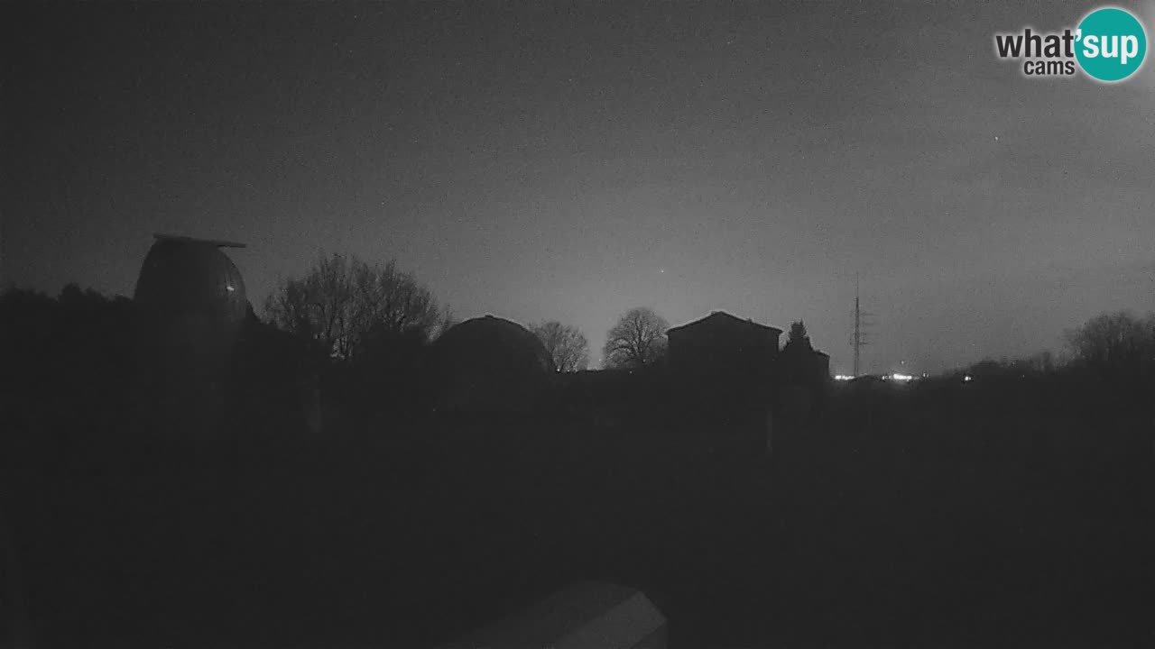 Webcam live dell’Osservatorio di  – Esplora il cielo, gli asteroidi, i comete e i meteoroidi.