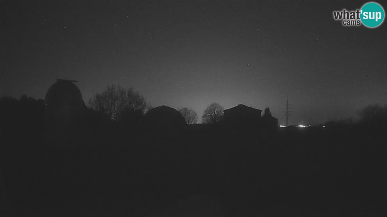 Webcam live dell’Osservatorio di  – Esplora il cielo, gli asteroidi, i comete e i meteoroidi.