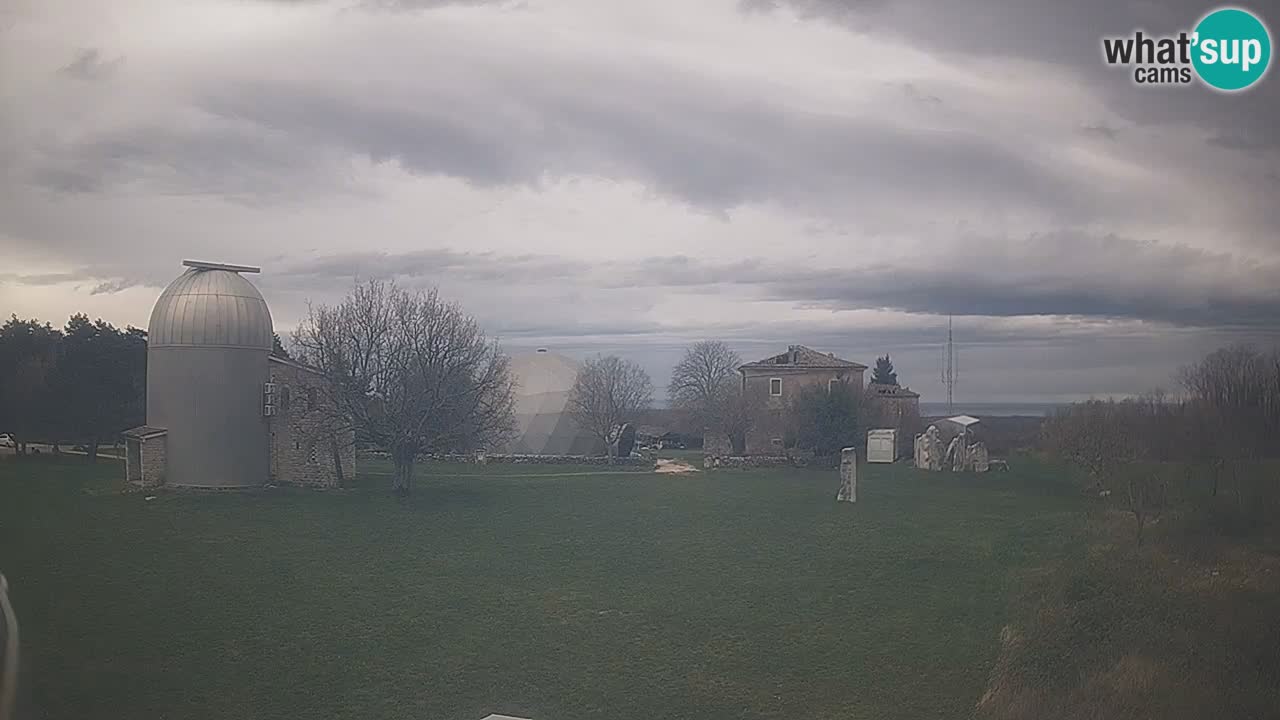 Webcam en direct de l’Observatoire de Višnjan – Explorez le ciel, les astéroïdes, les comètes et les météoroïdes